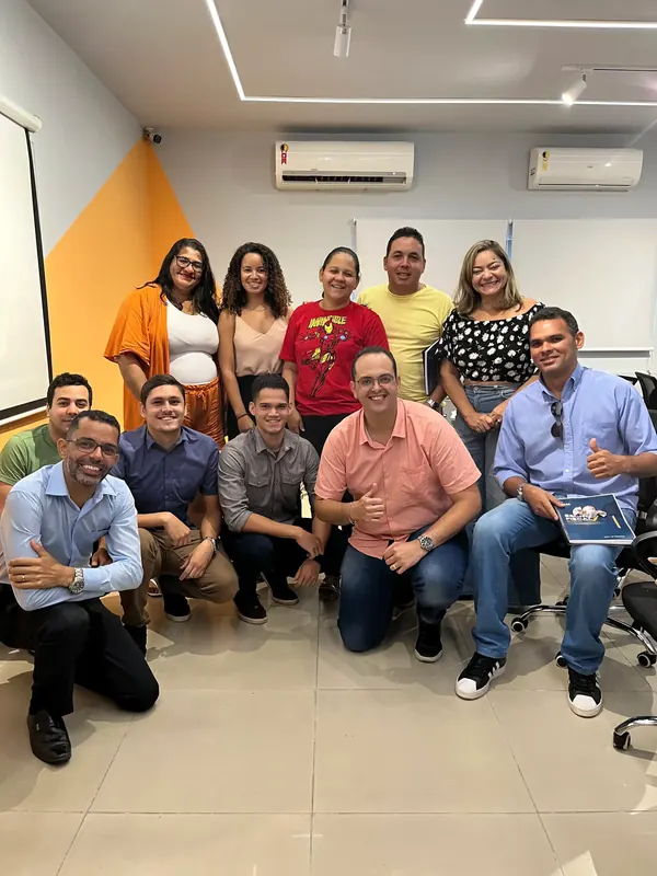 Turma de treinamento reunida com João Batista
